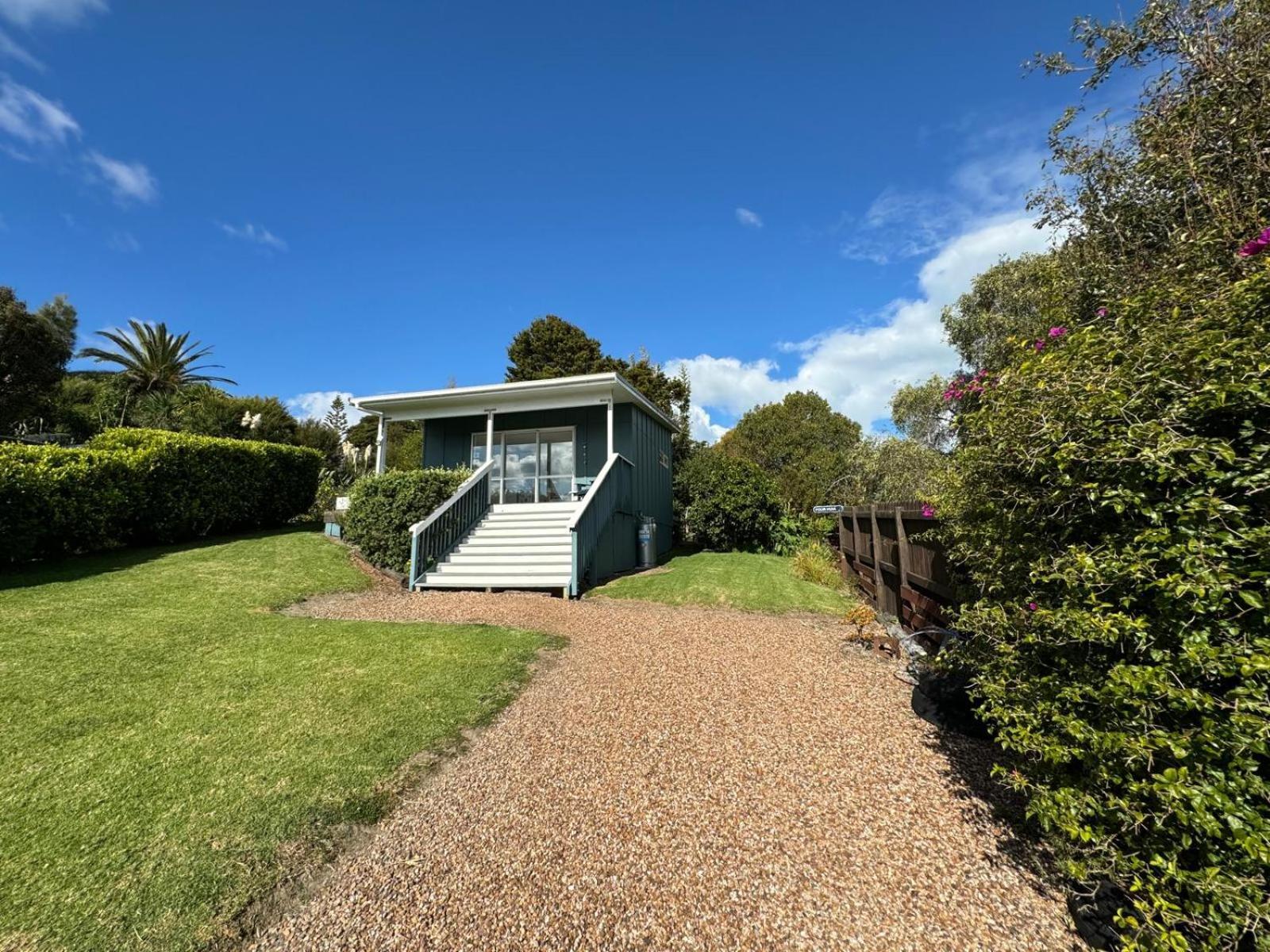 Four Huia Oneroa